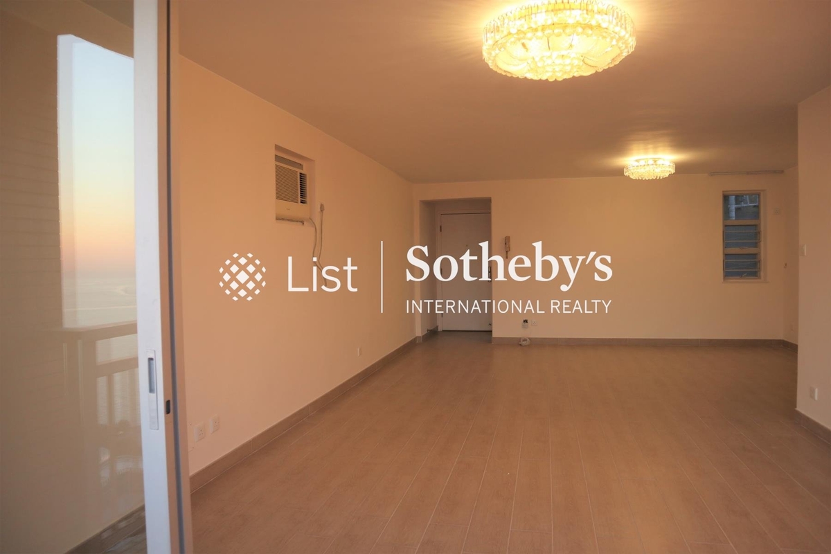 Baguio Villa 碧瑤灣 | Living and Dining Room