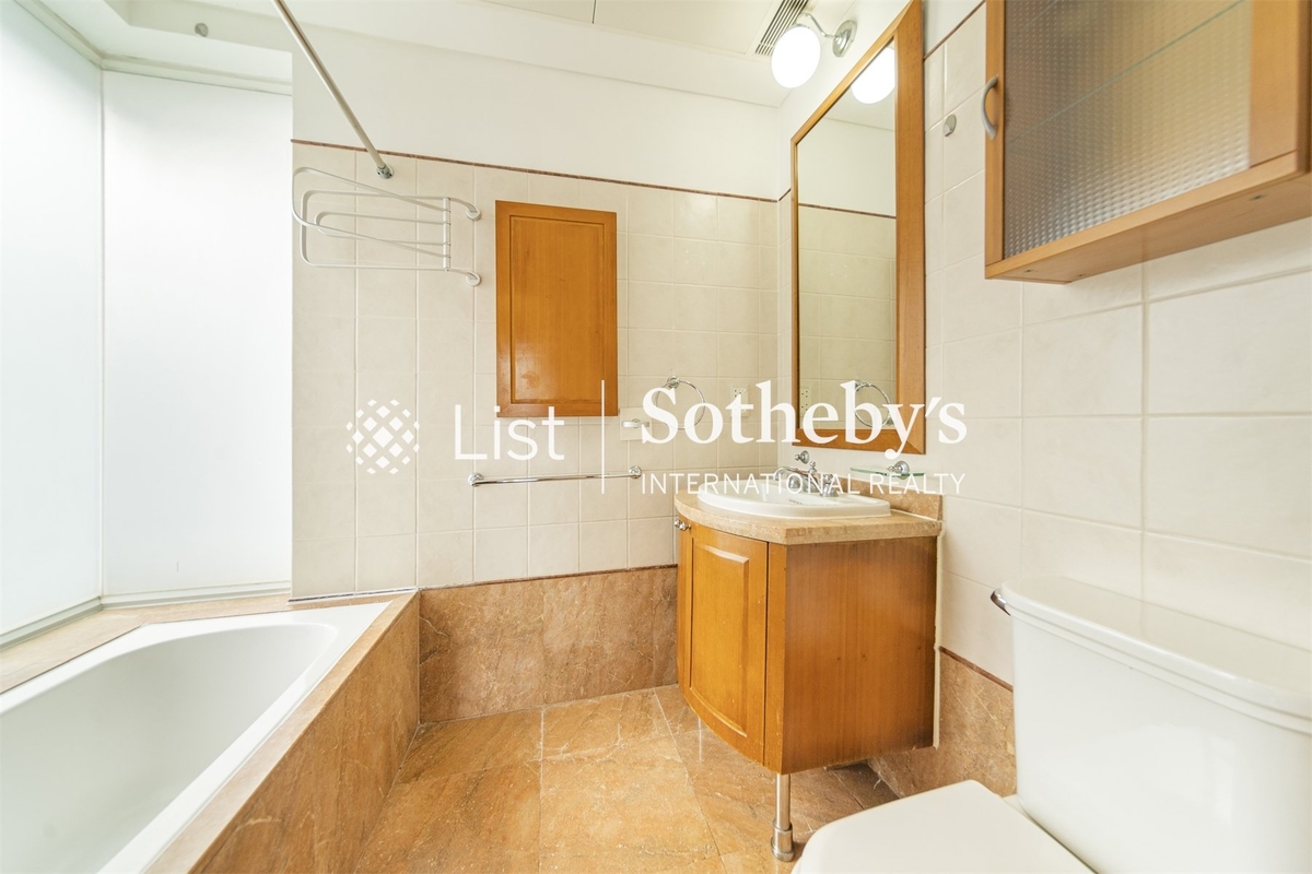 Star Crest 星域軒 | Master Bathroom