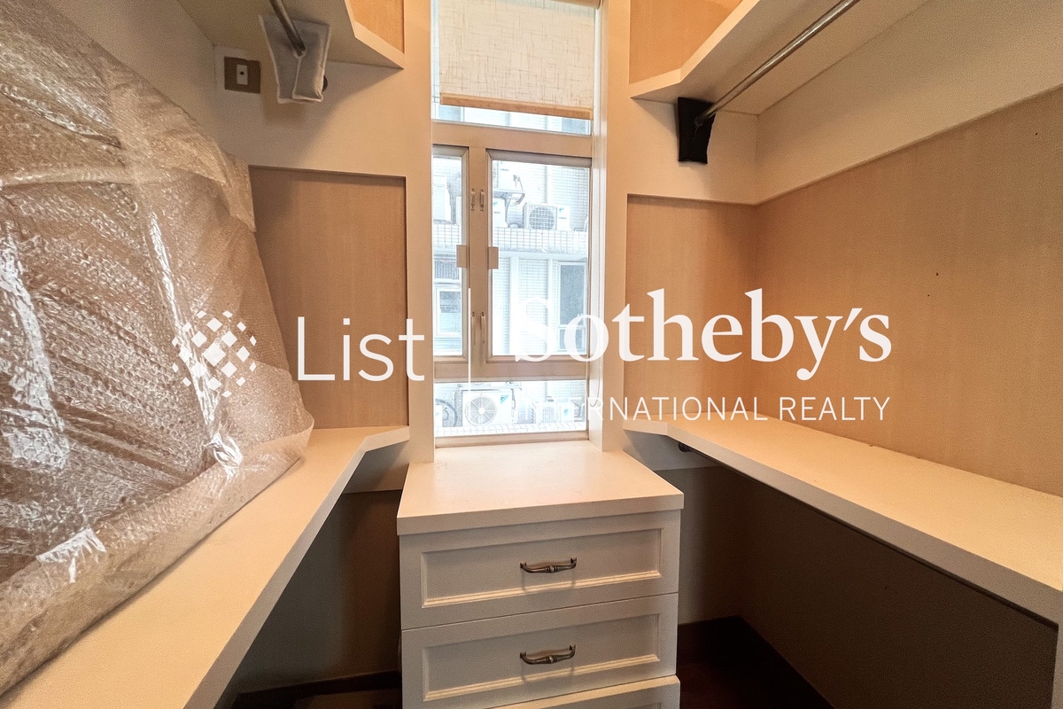 Star Crest 星域軒 | Storage Room