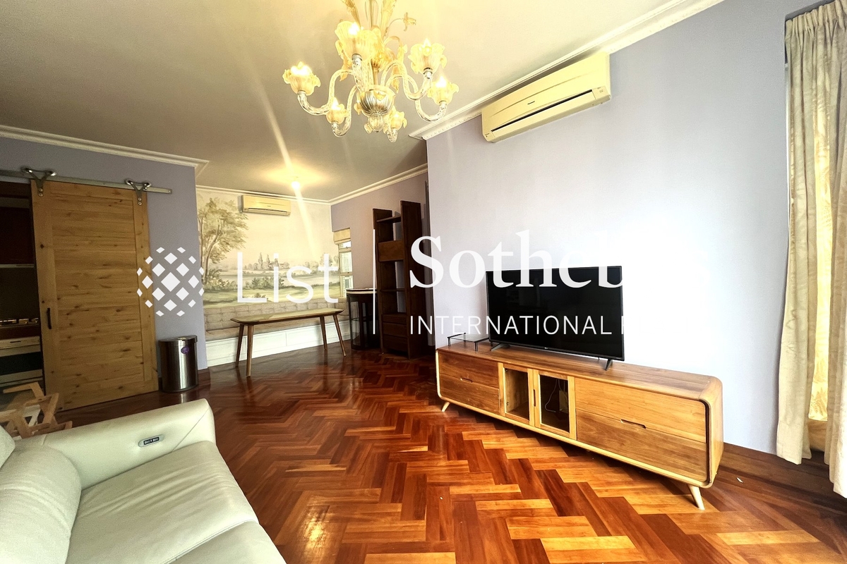 Star Crest 星域軒 | Balcony off Living and Dining Room