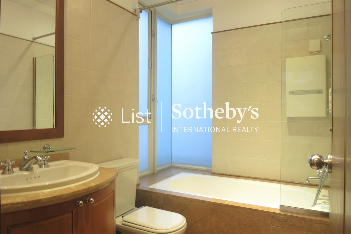 Star Crest 星域軒 | Master Bathroom