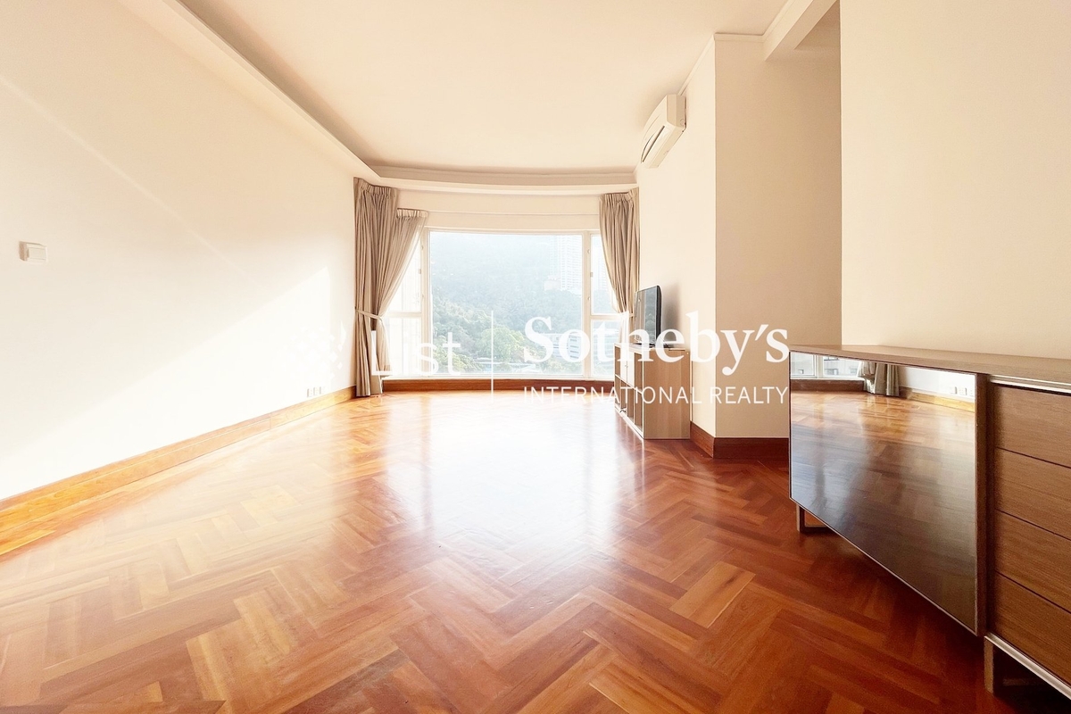 Star Crest 星域軒 | Living and Dining Room