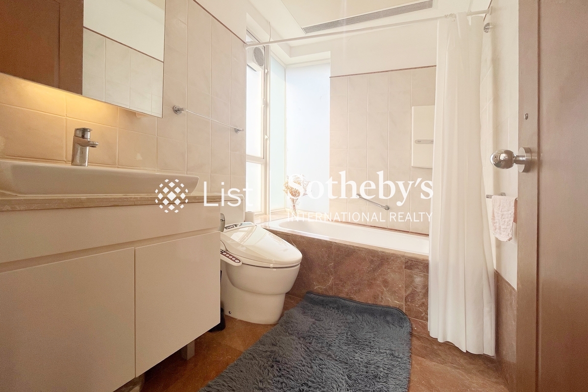 Star Crest 星域軒 | Master Bathroom