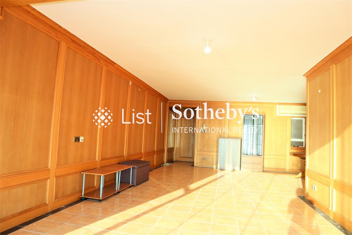 Baguio Villa 碧瑤灣 | Living and Dining Room