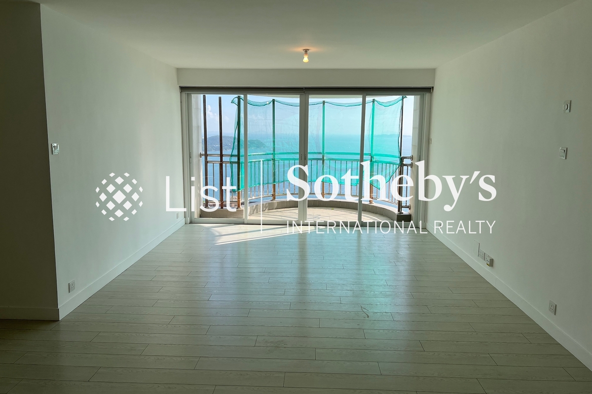 Baguio Villa 碧瑤灣 | Living and Dining Room