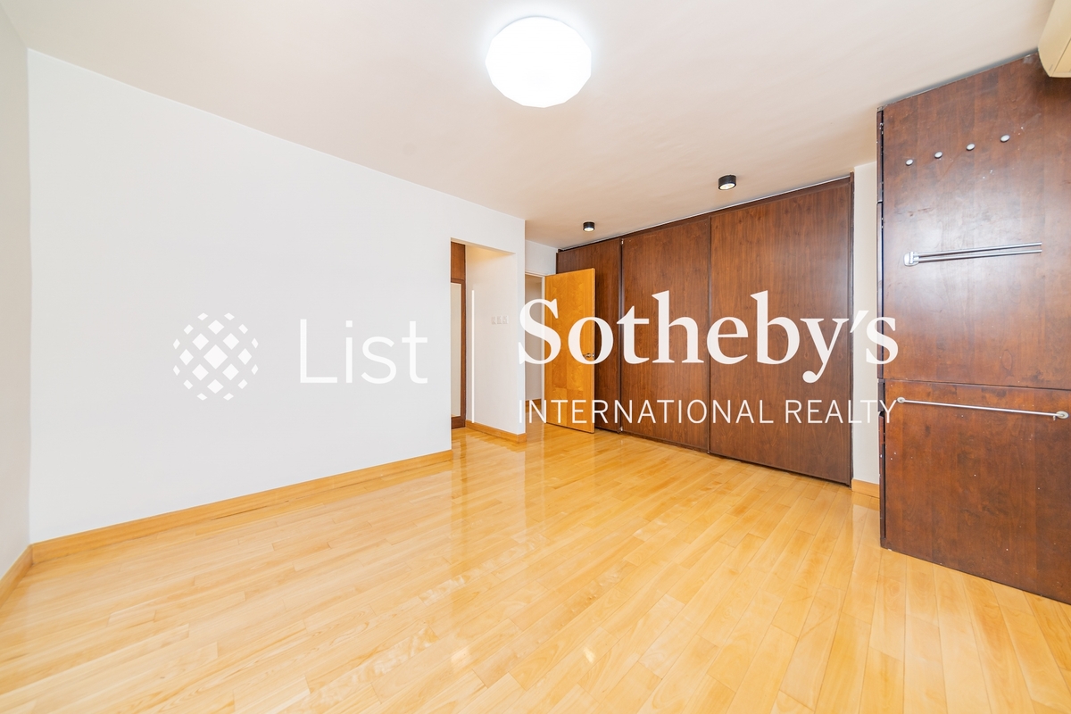 Baguio Villa 碧瑤灣 | Built-in Wardrobe in Master Bedroom 