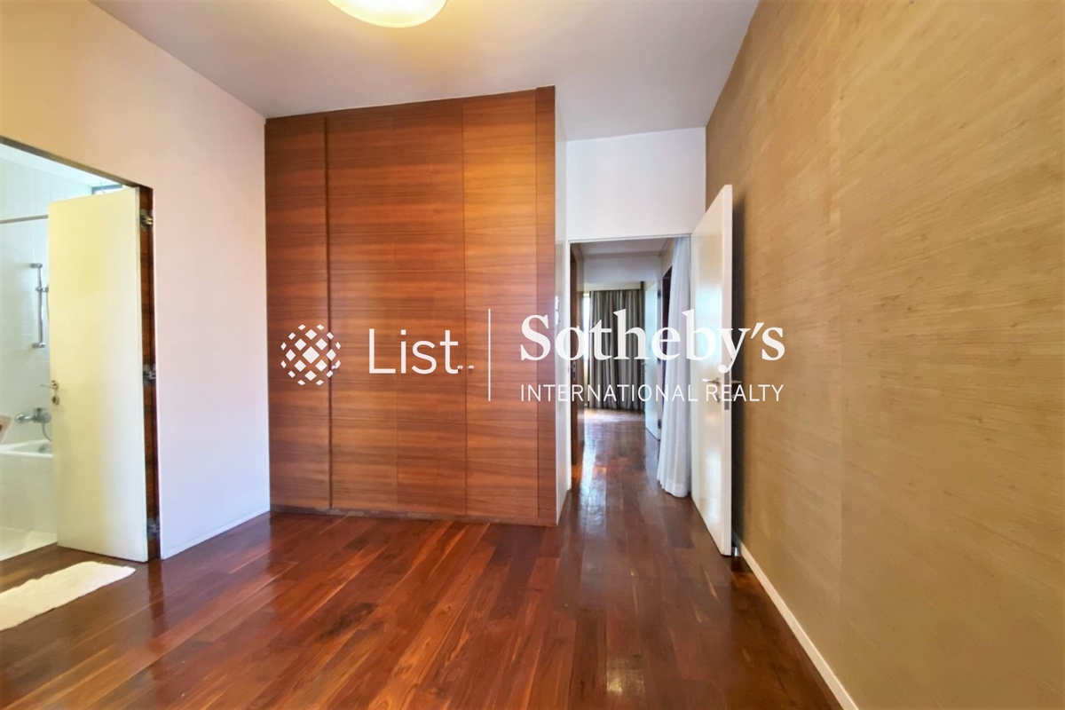 Monticello 滿峰台 | Built-in Wardrobe in Master Bedroom