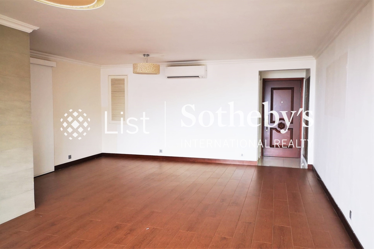 Baguio Villa 碧瑤灣 | Living and Dining Room