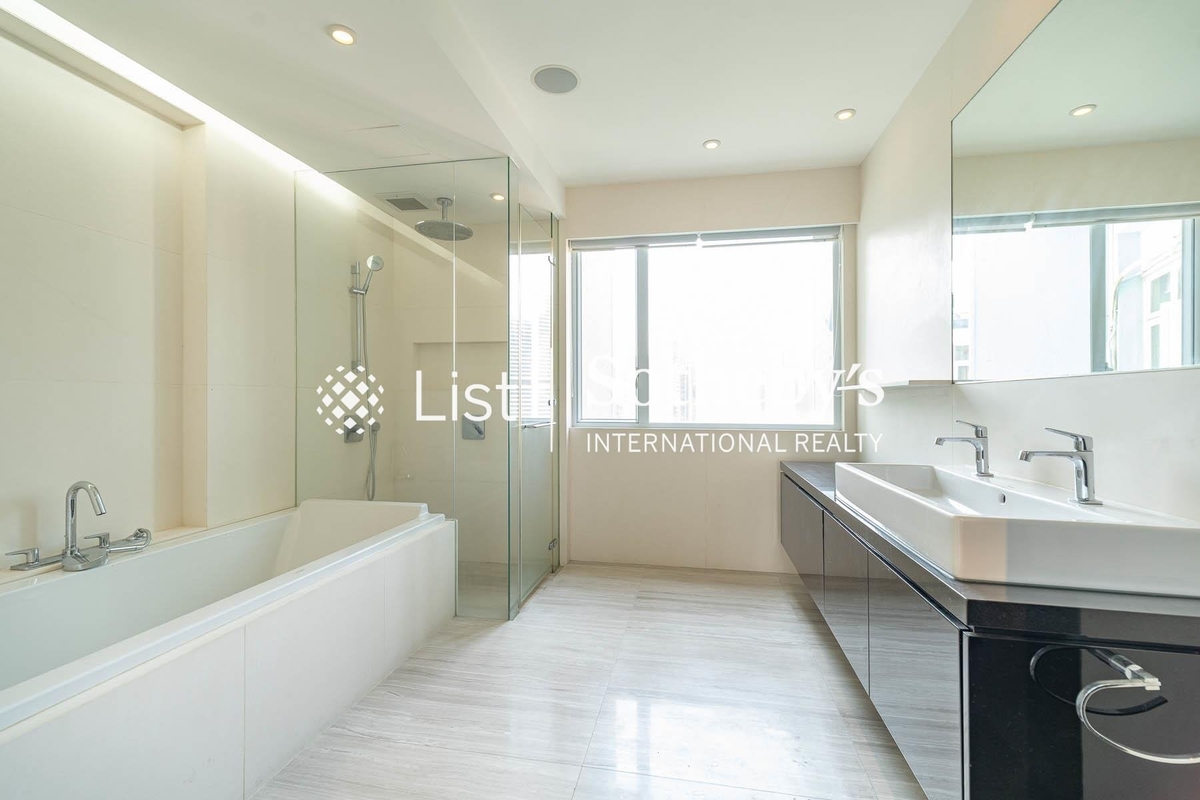 Monticello 滿峰台 | Master Bathroom