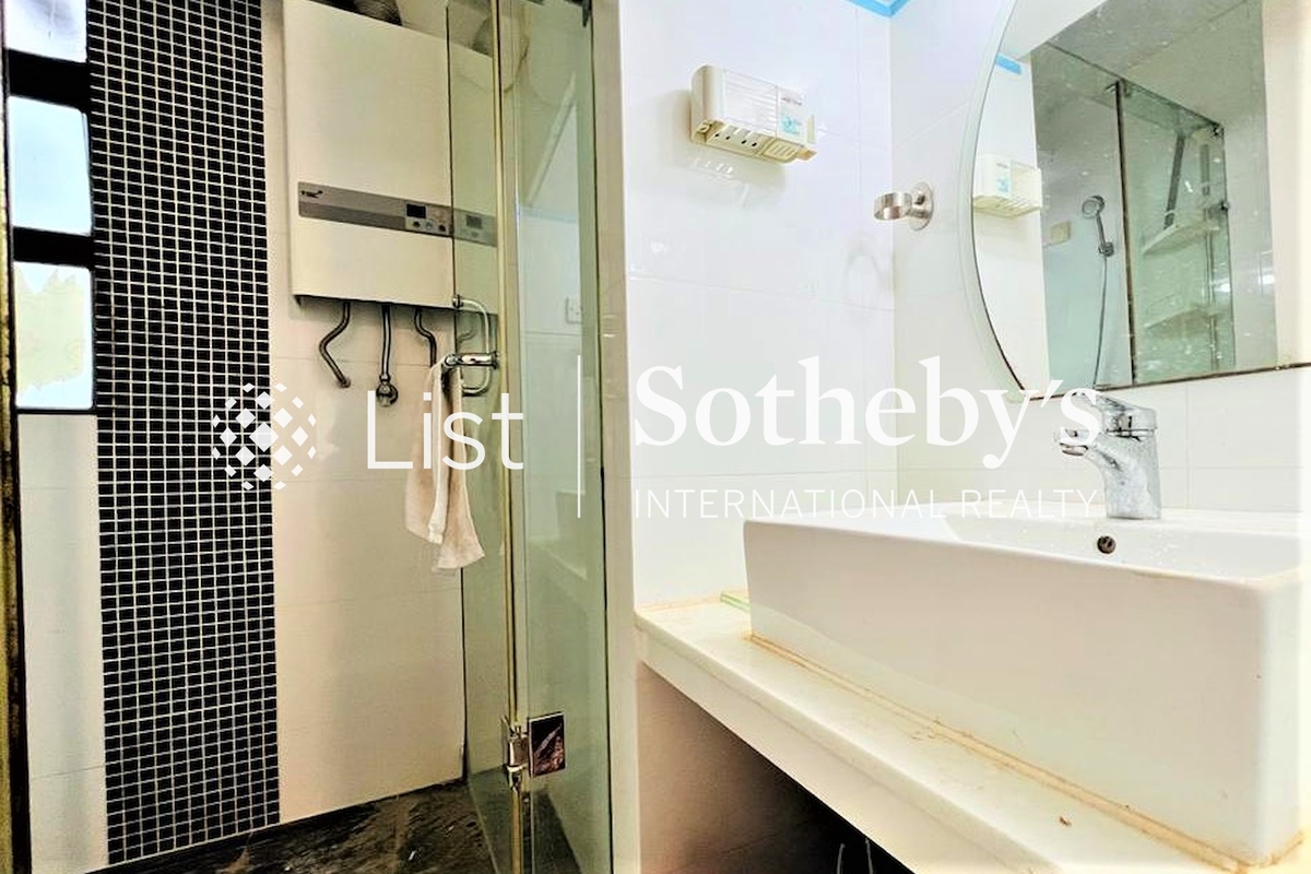 Phoenix Court 鳳凰閣 | Guest Bathroom