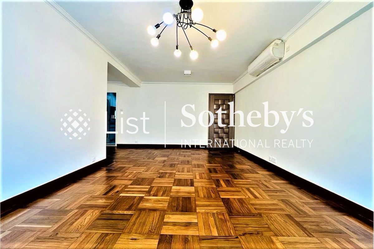 Phoenix Court 鳳凰閣 | Living and Dining Room