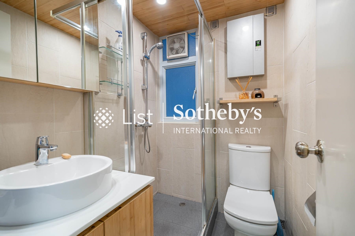 Phoenix Court 鳳凰閣 | Guest Bathroom