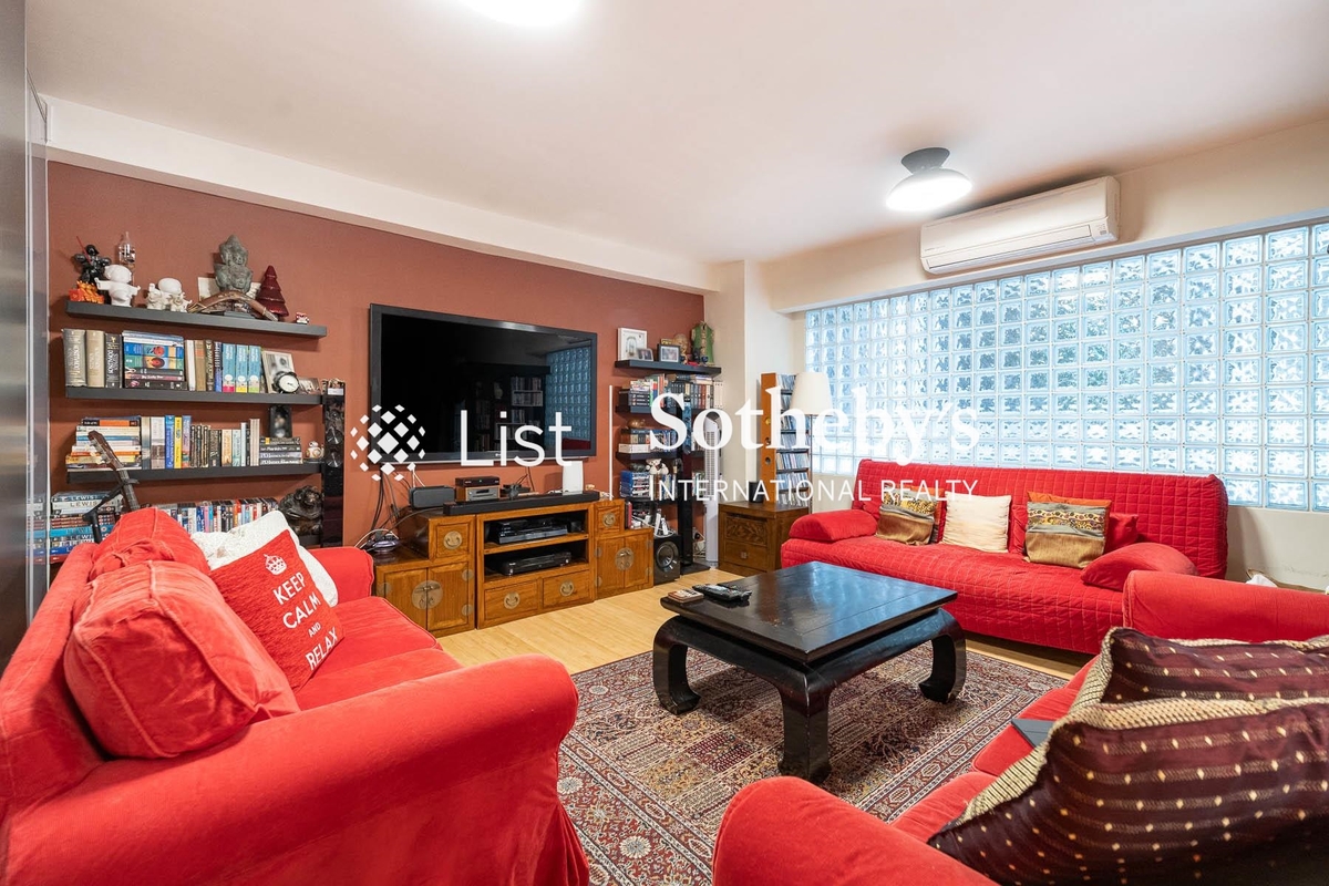 Phoenix Court 鳳凰閣 | Living Area