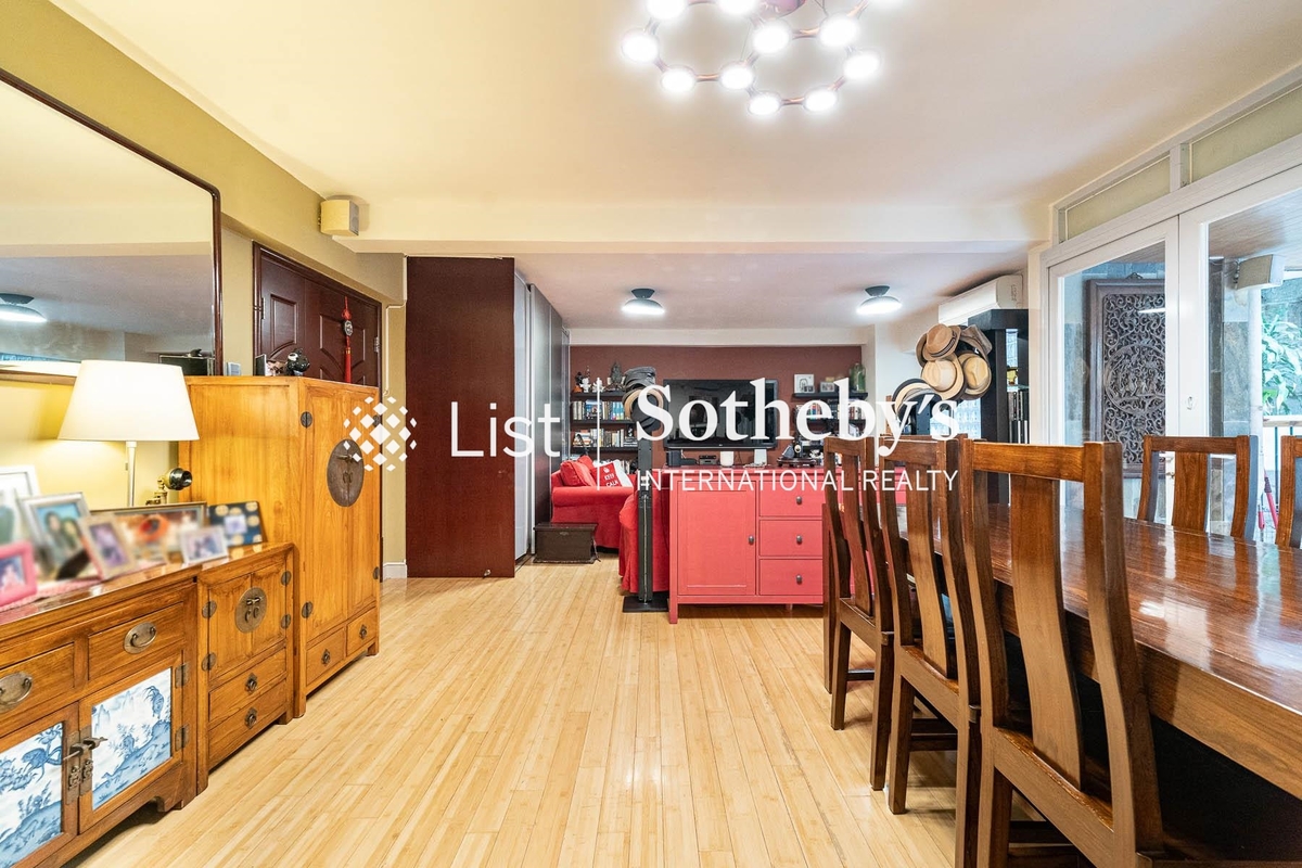 Phoenix Court 鳳凰閣 | Living and Dining Room