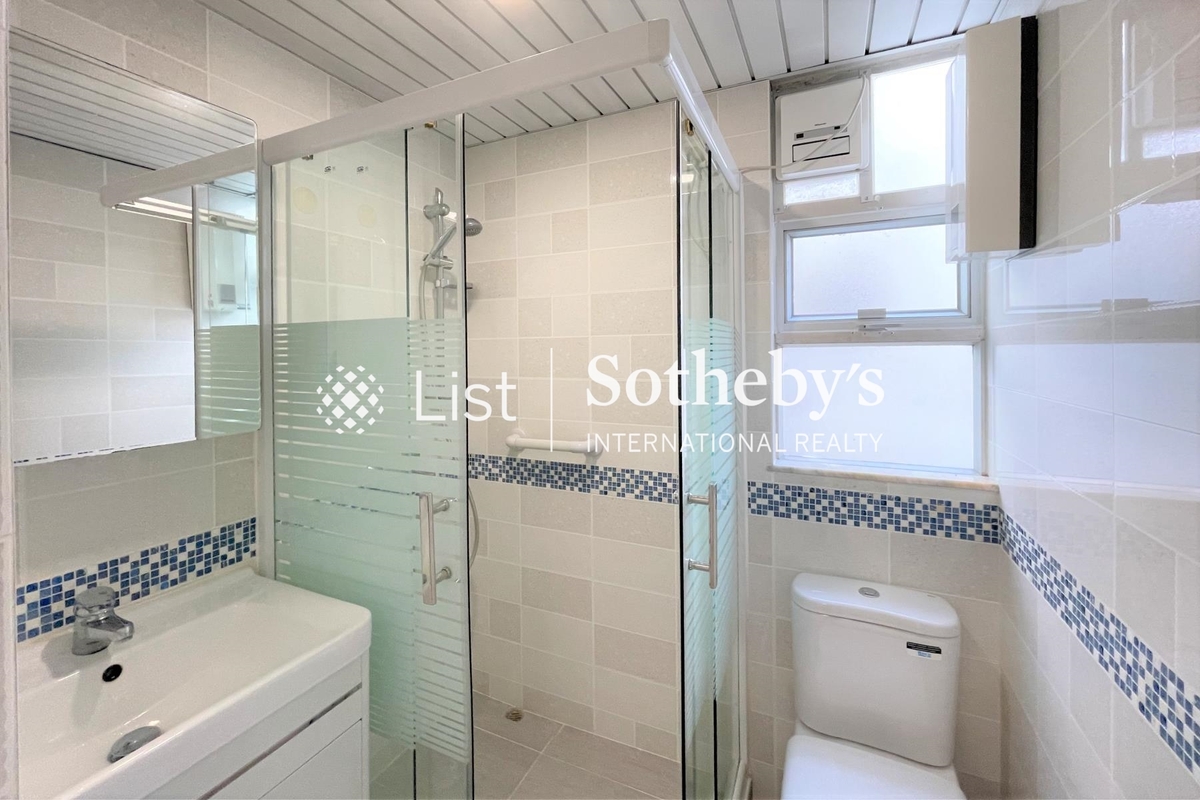 Phoenix Court 鳳凰閣 | Guest Bathroom