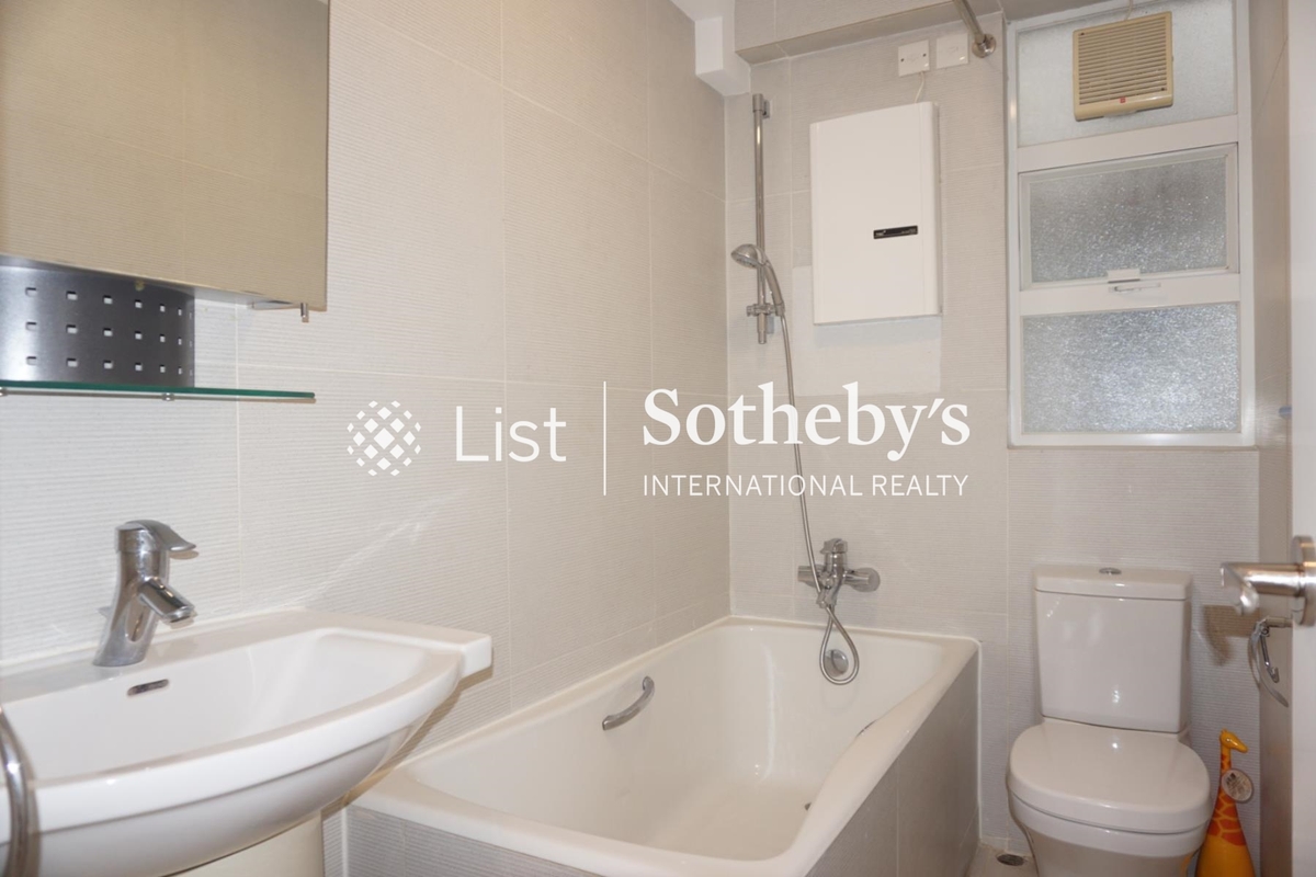 Phoenix Court 鳳凰閣 | Master Bathroom