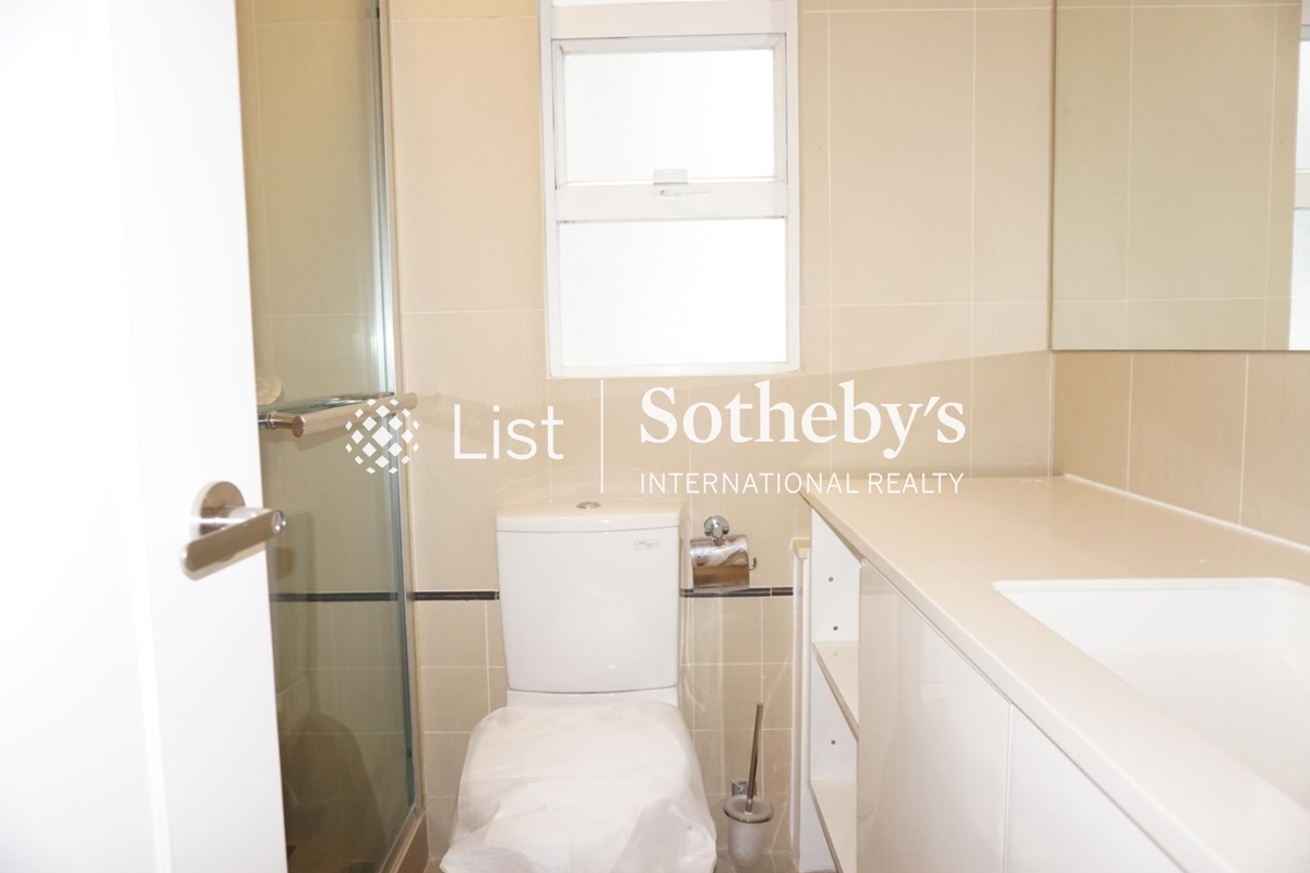 Phoenix Court 鳳凰閣 | Guest Bathroom