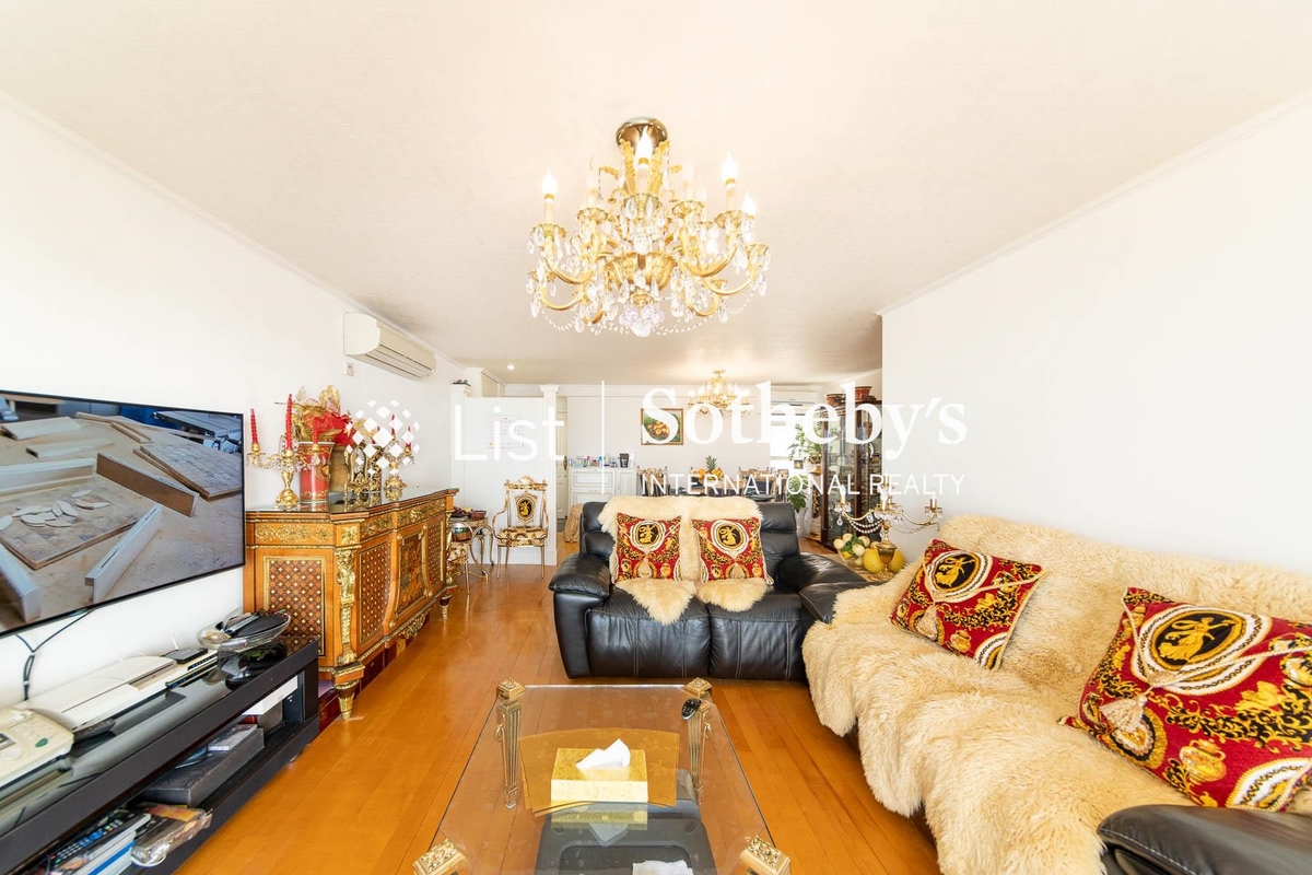 Baguio Villa 碧瑤灣 | Living and Dining Room