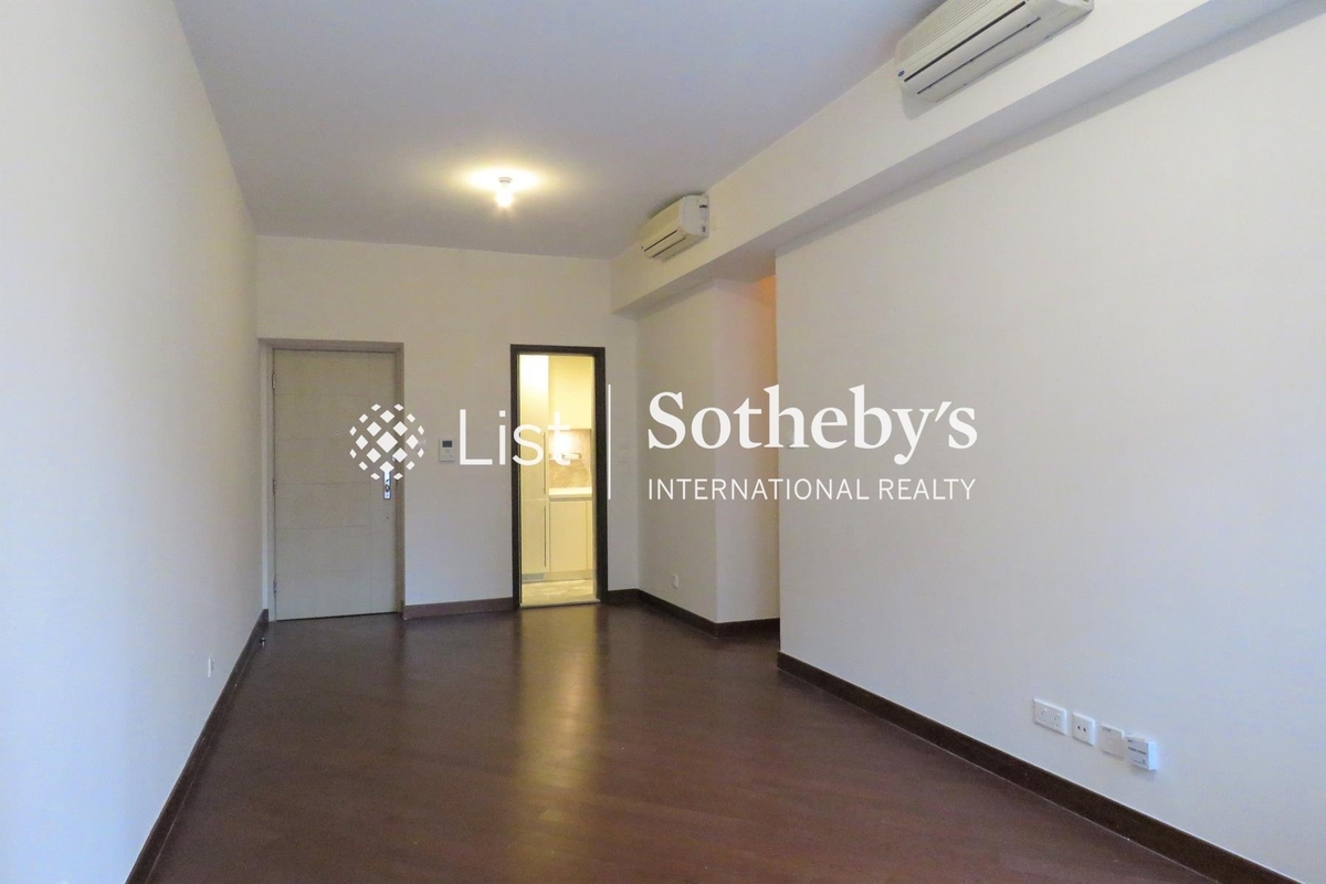 One Pacific Heights 盈峰一號 | Living and Dining Room