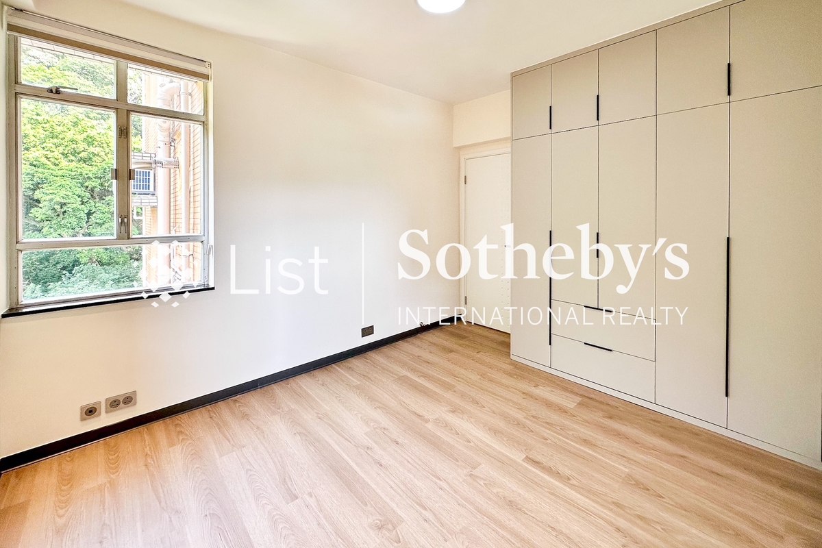 Baguio Villa 碧瑶湾 | Built-in Wardrobe in Second Bedroom 