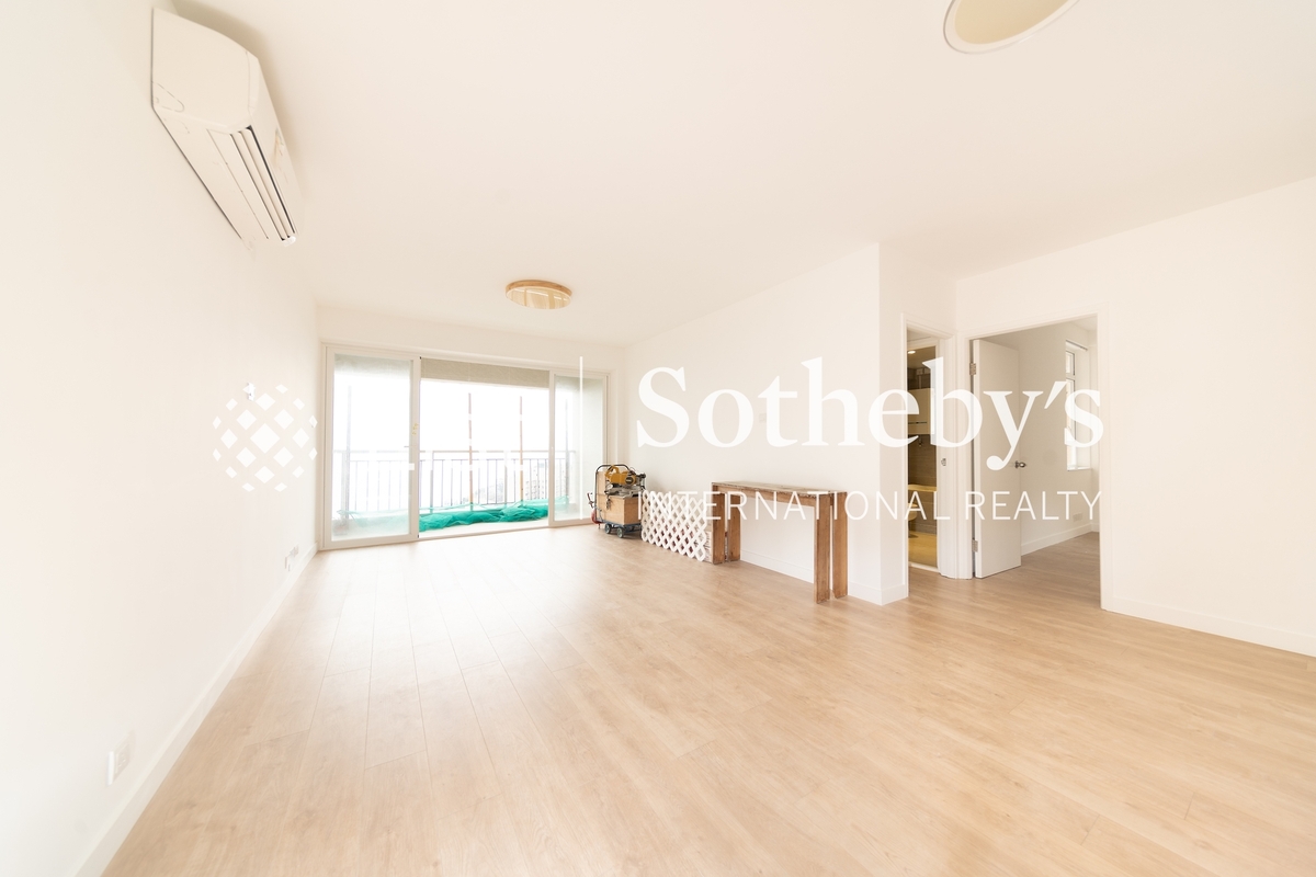 Baguio Villa 碧瑤灣 | Living and Dining Room