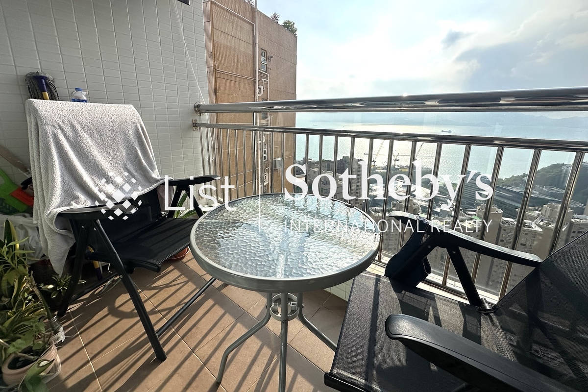 Baguio Villa 碧瑤灣 | Balcony off Living Room