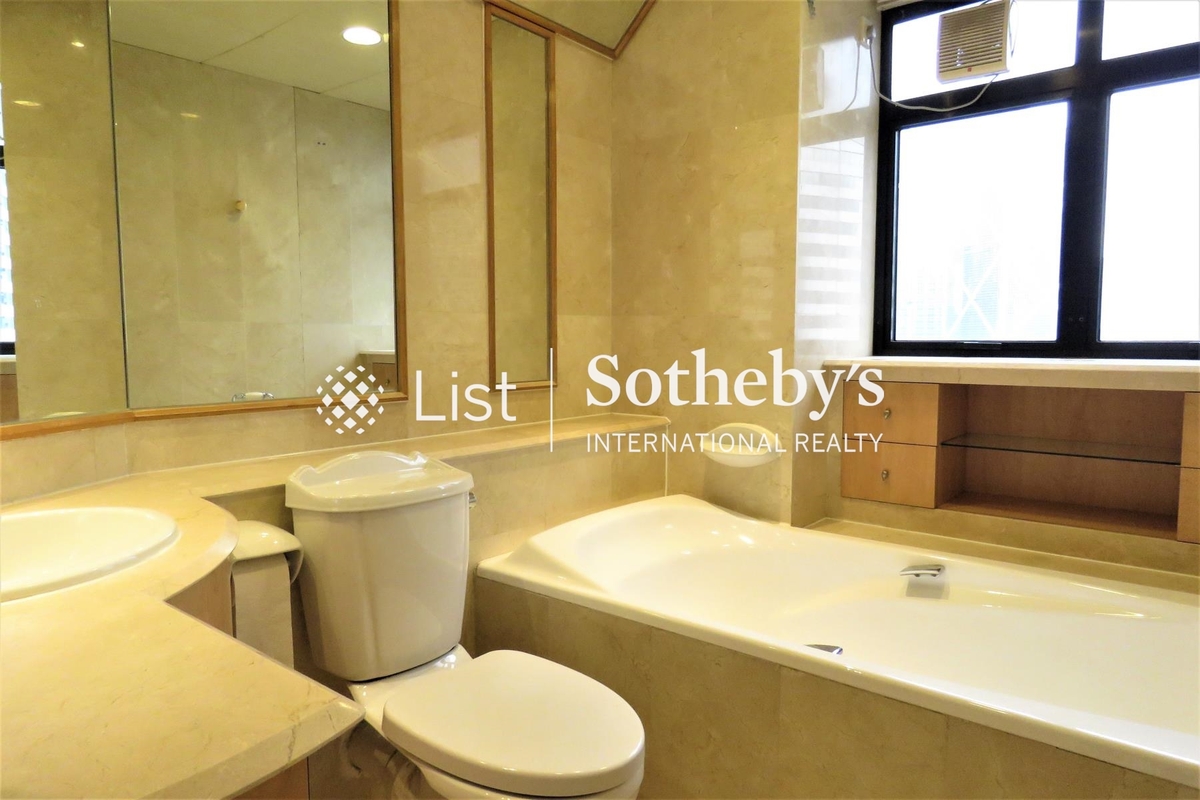 Regent On The Park 御花園 | Master Bathroom