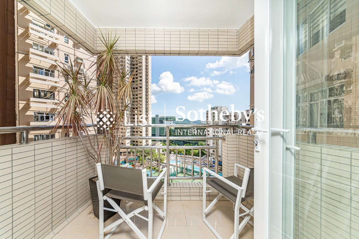 Baguio Villa 碧瑤灣 | Balcony off Living and Dining Room