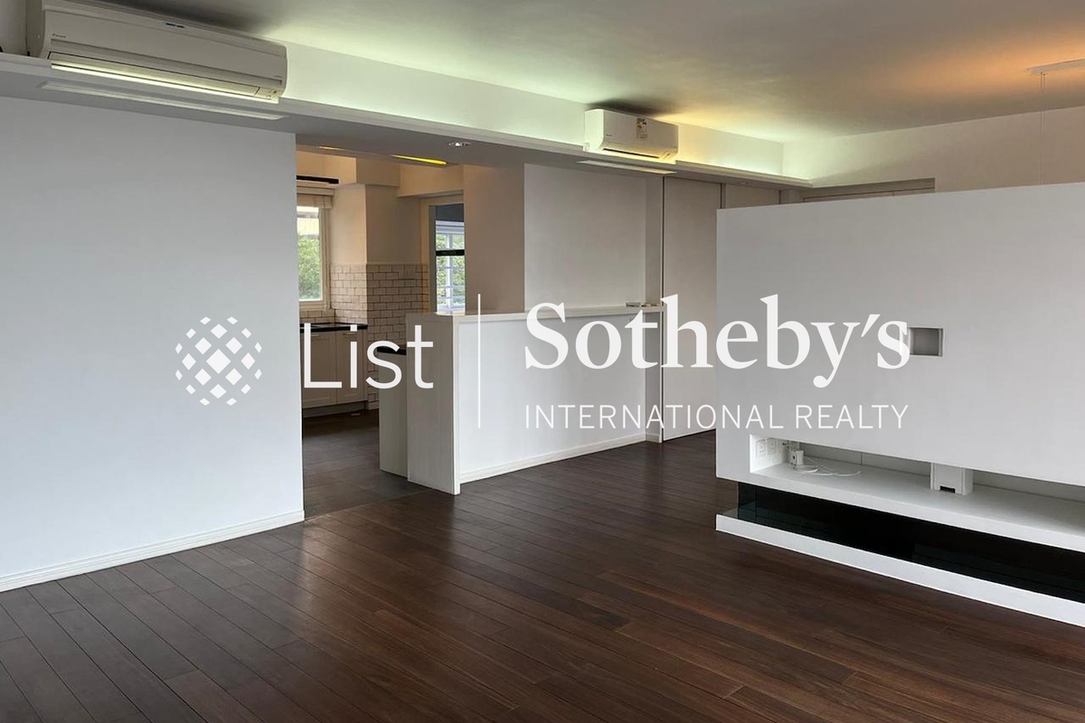 Baguio Villa 碧瑤灣 | Living and Dining Room