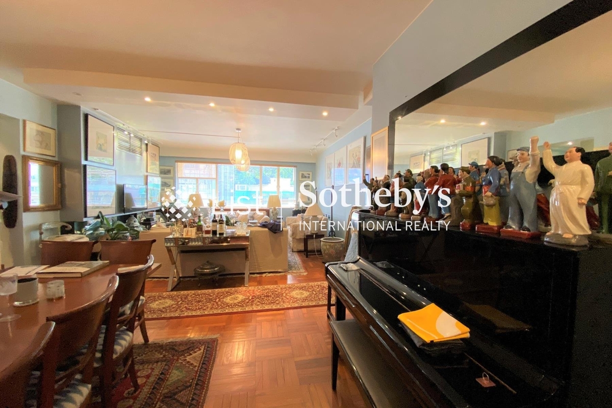 Wealthy Heights 威豪閣 | Living and Dining Room