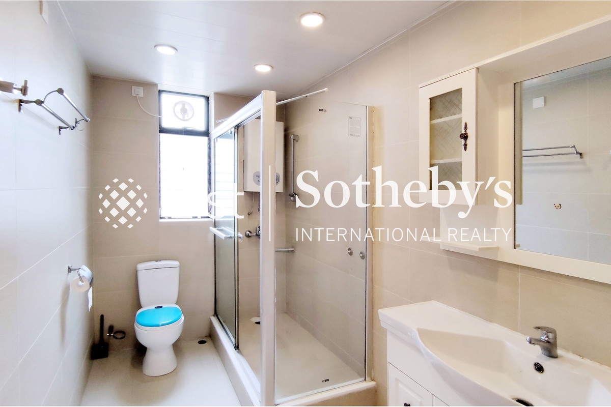 Wealthy Heights 威豪閣 | Master Bathroom