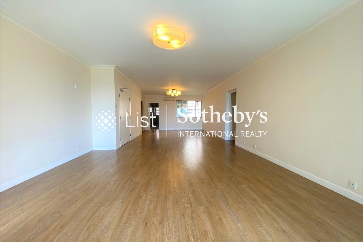 Baguio Villa 碧瑤灣 | Living and Dining Room