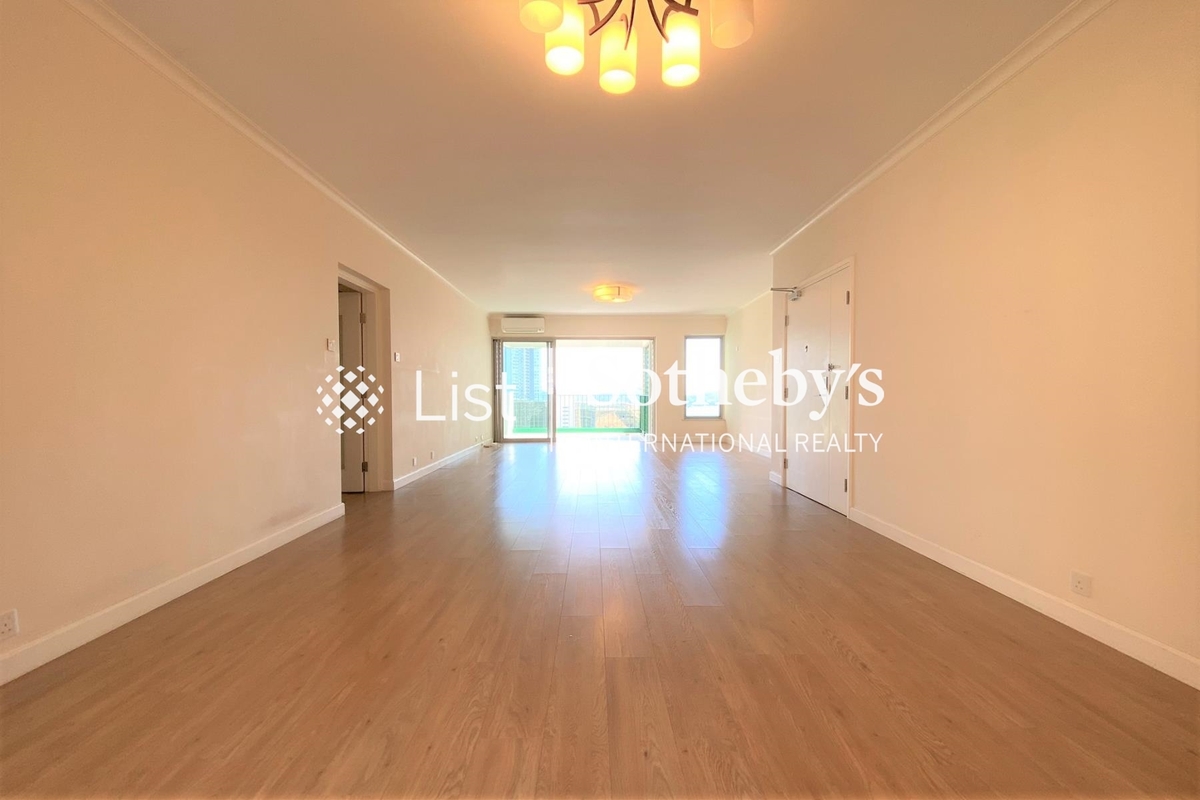 Baguio Villa 碧瑤灣 | Living and Dining Room