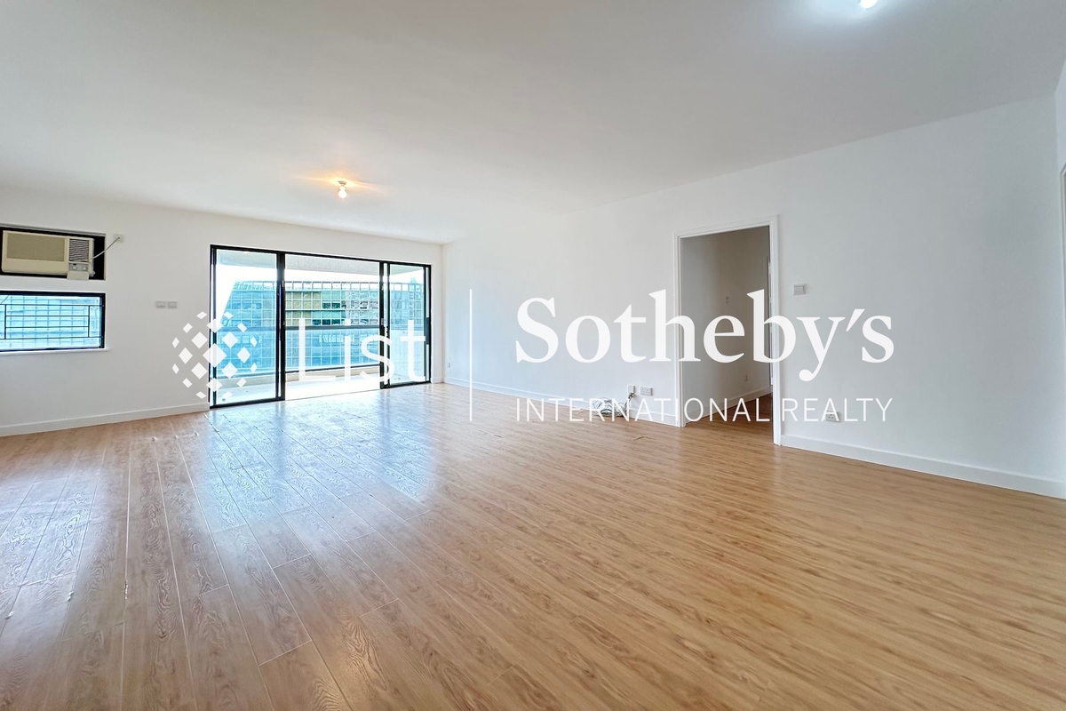 Baguio Villa 碧瑤灣 | Living and Dining Room