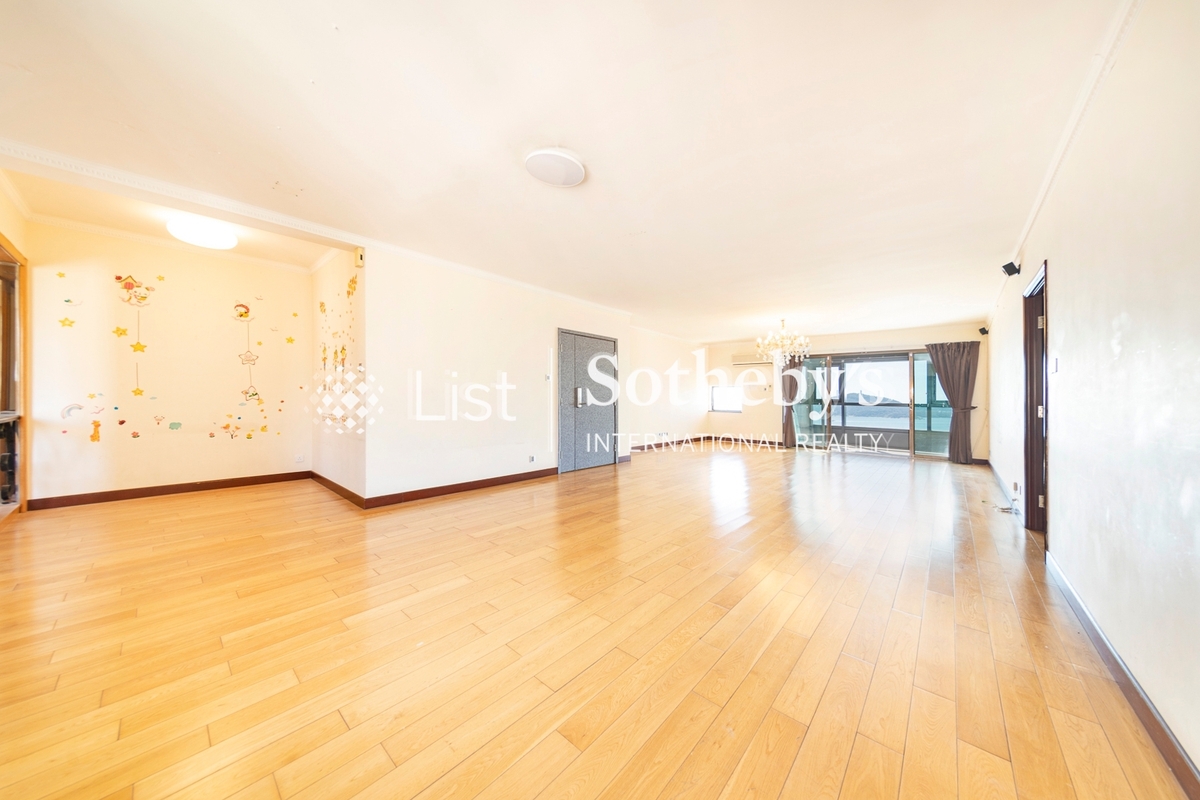 Baguio Villa 碧瑤灣 | Living and Dining Room