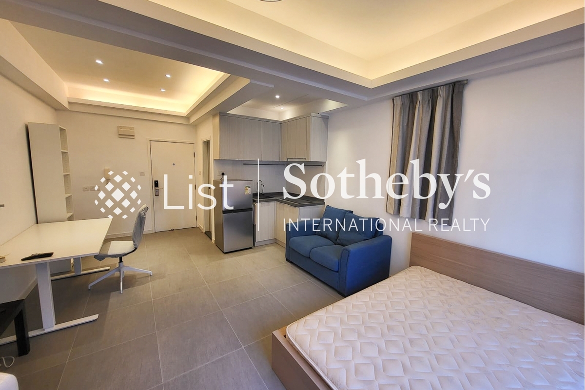 st. Louis Mansion 雨時大廈 | Living and Dining Room