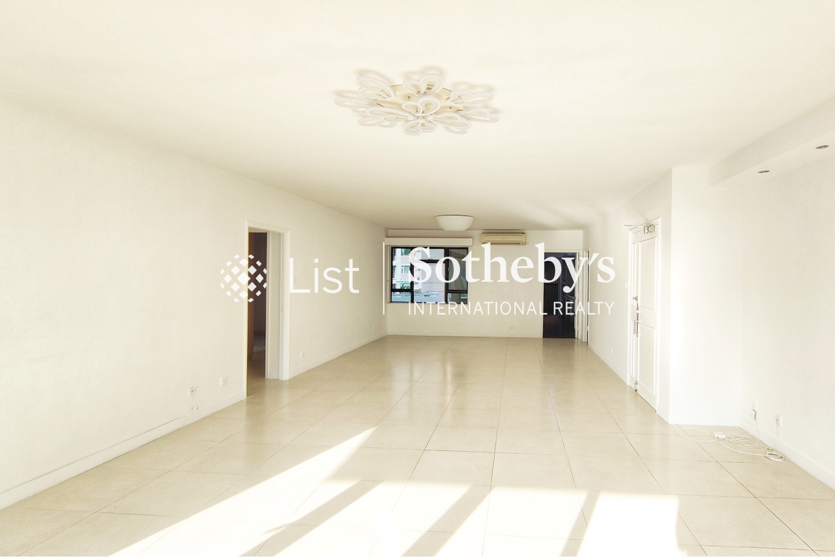 Baguio Villa 碧瑤灣 | Living and Dining Room