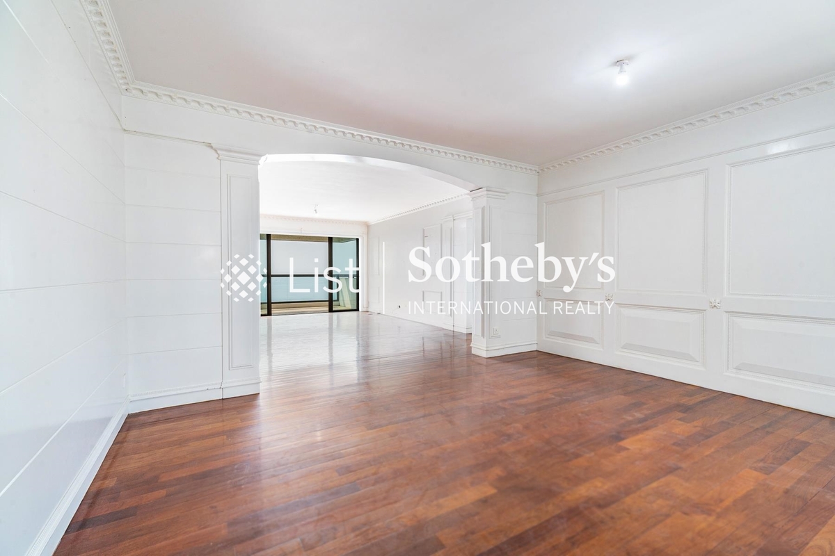 Baguio Villa 碧瑤灣 | Living and Dining Room