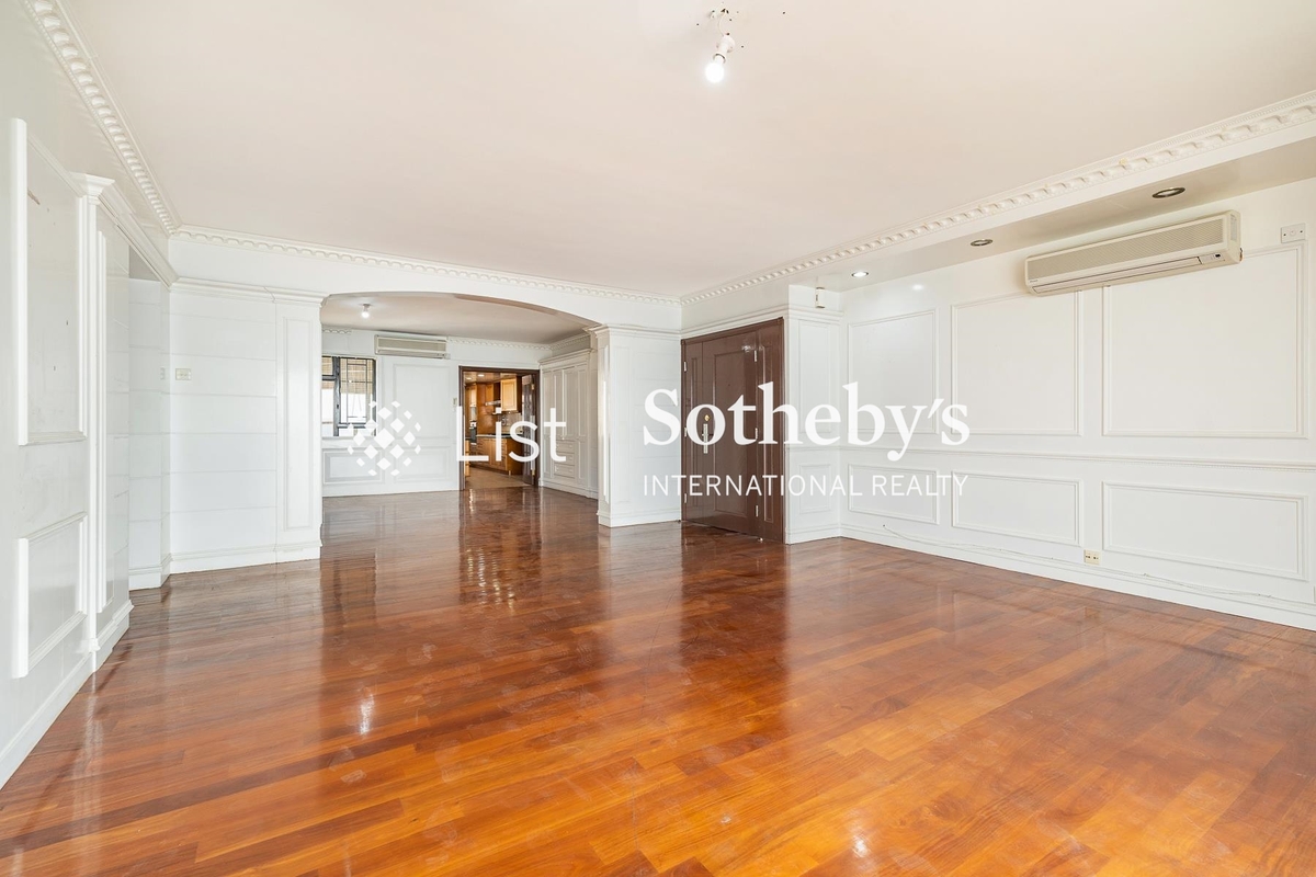 Baguio Villa 碧瑤灣 | Living and Dining Room