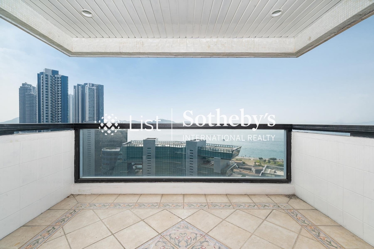 Baguio Villa 碧瑤灣 | Balcony off Living and Dining Room