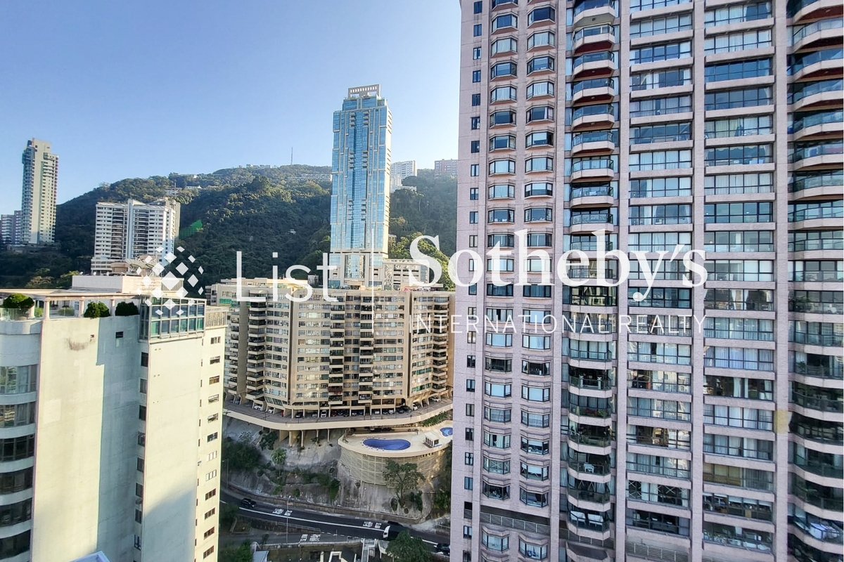 St. Louis Mansion 雨時大廈 | View from Living and Dining Room