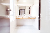 Macdonnell House 麥當奴大廈 | Walk-in Closet in Master Bedroom 
