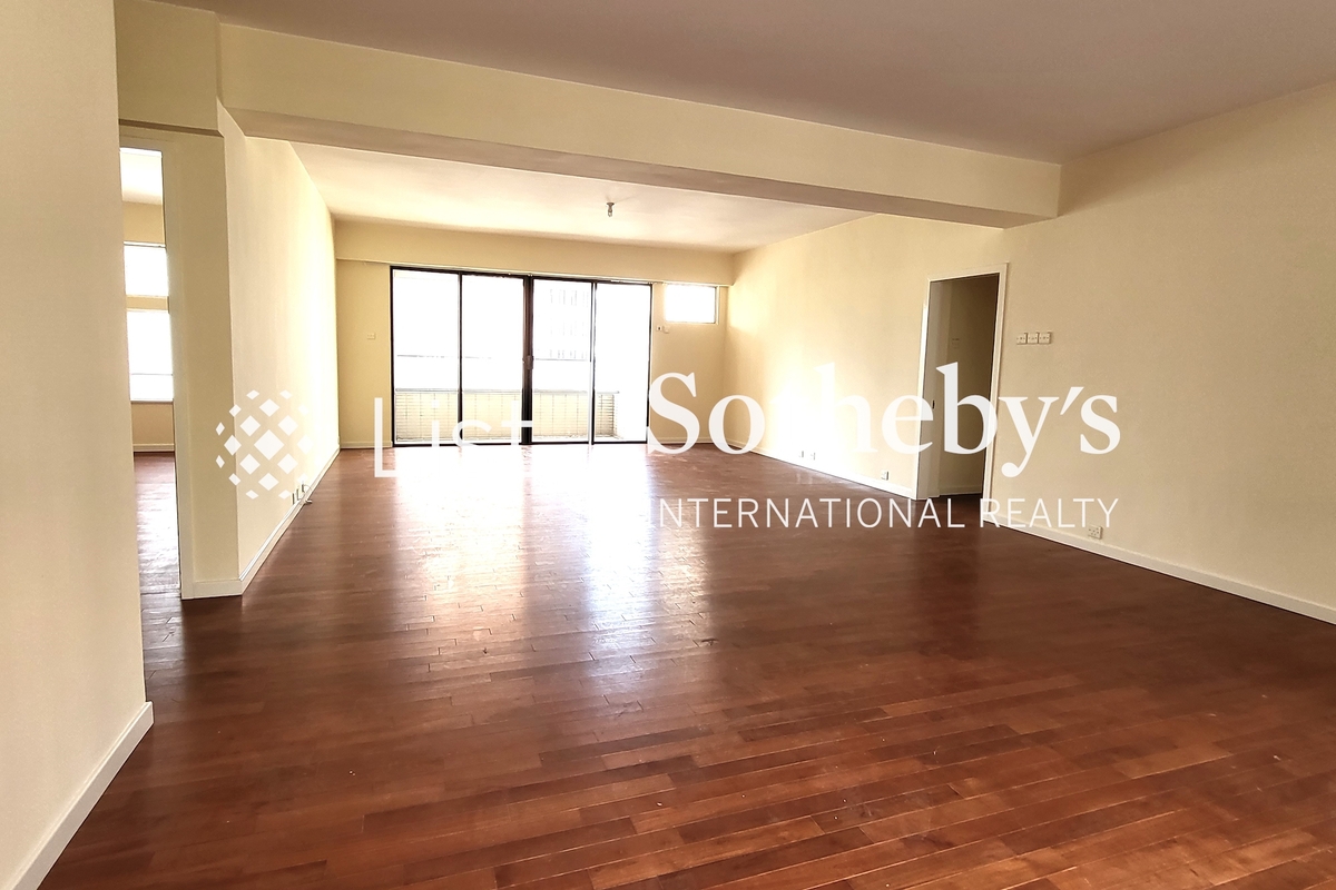 Macdonnell House 麥當奴大廈 | Living and Dining Room