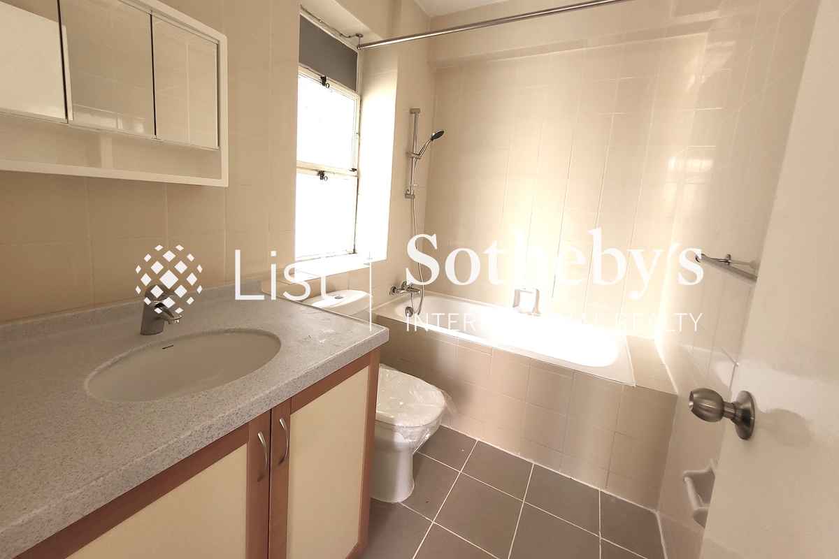 Macdonnell House 麥當奴大廈 | Master Bathroom