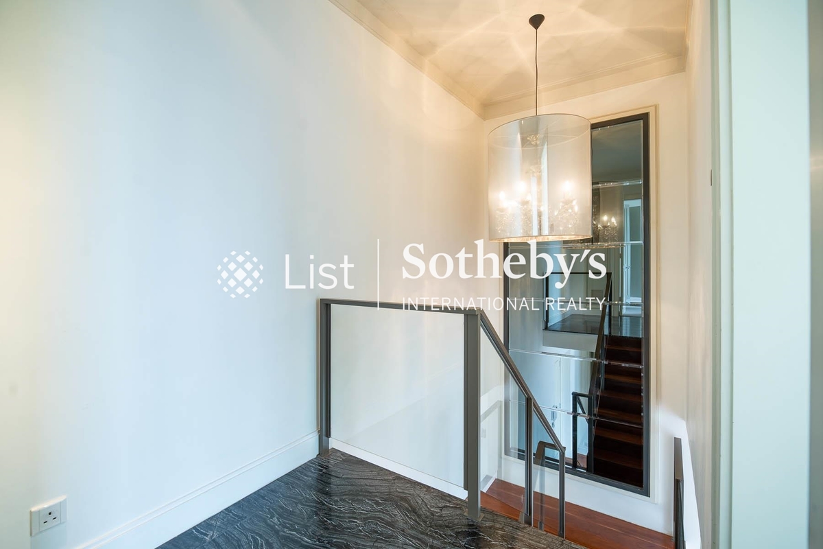 Star Crest 星域軒 | Internal Staircase