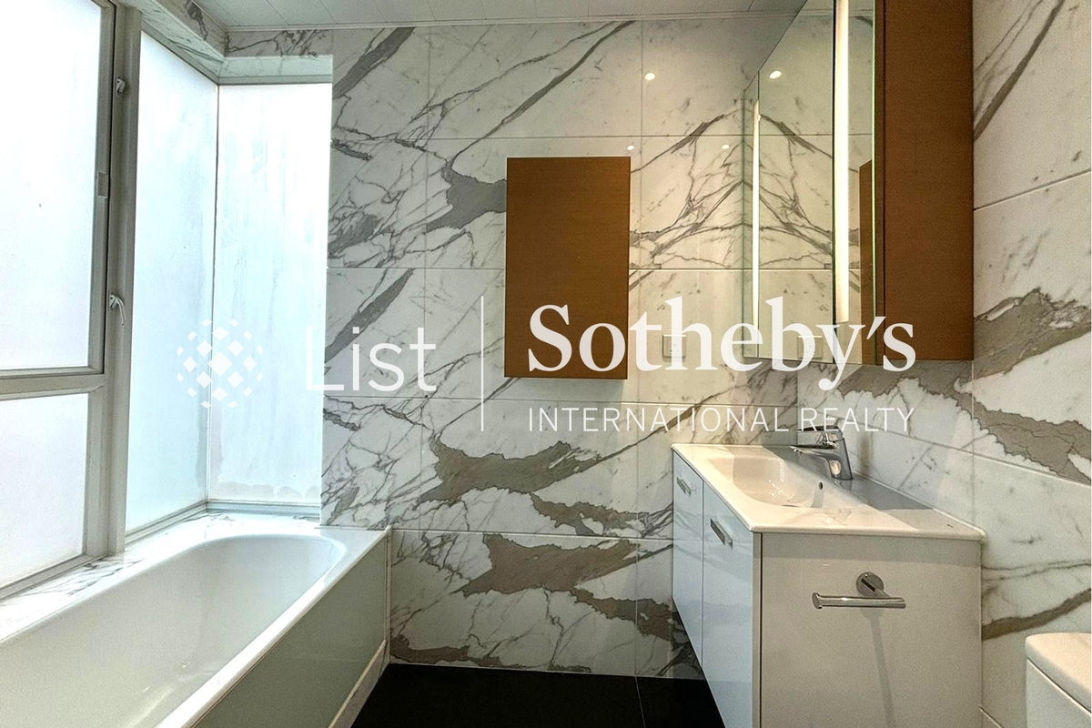 Star Crest 星域軒 | Master Bathroom