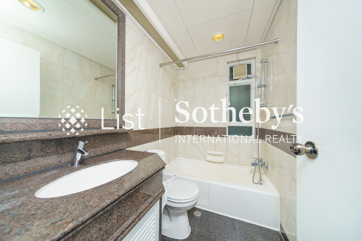 Hillsborough Court 晓峰阁 | Guest Bathroom