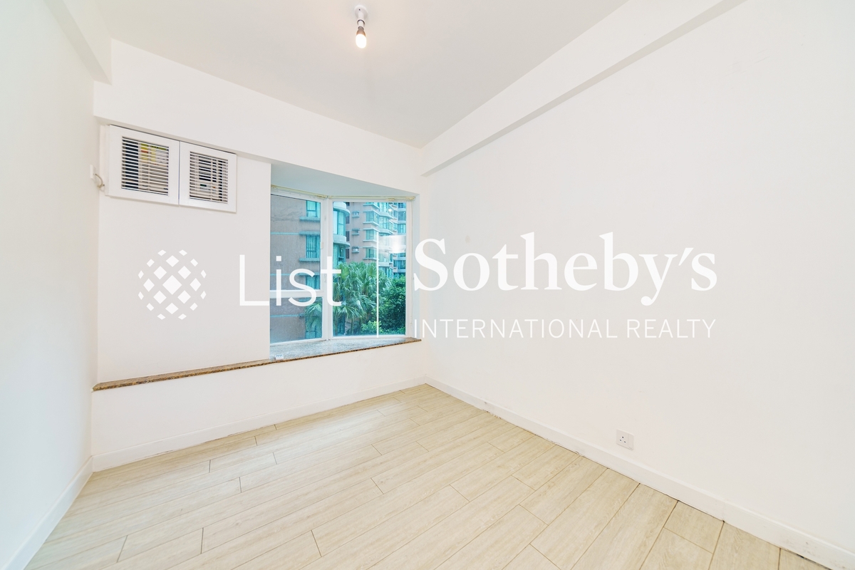 Hillsborough Court 晓峰阁 | Third Bedroom