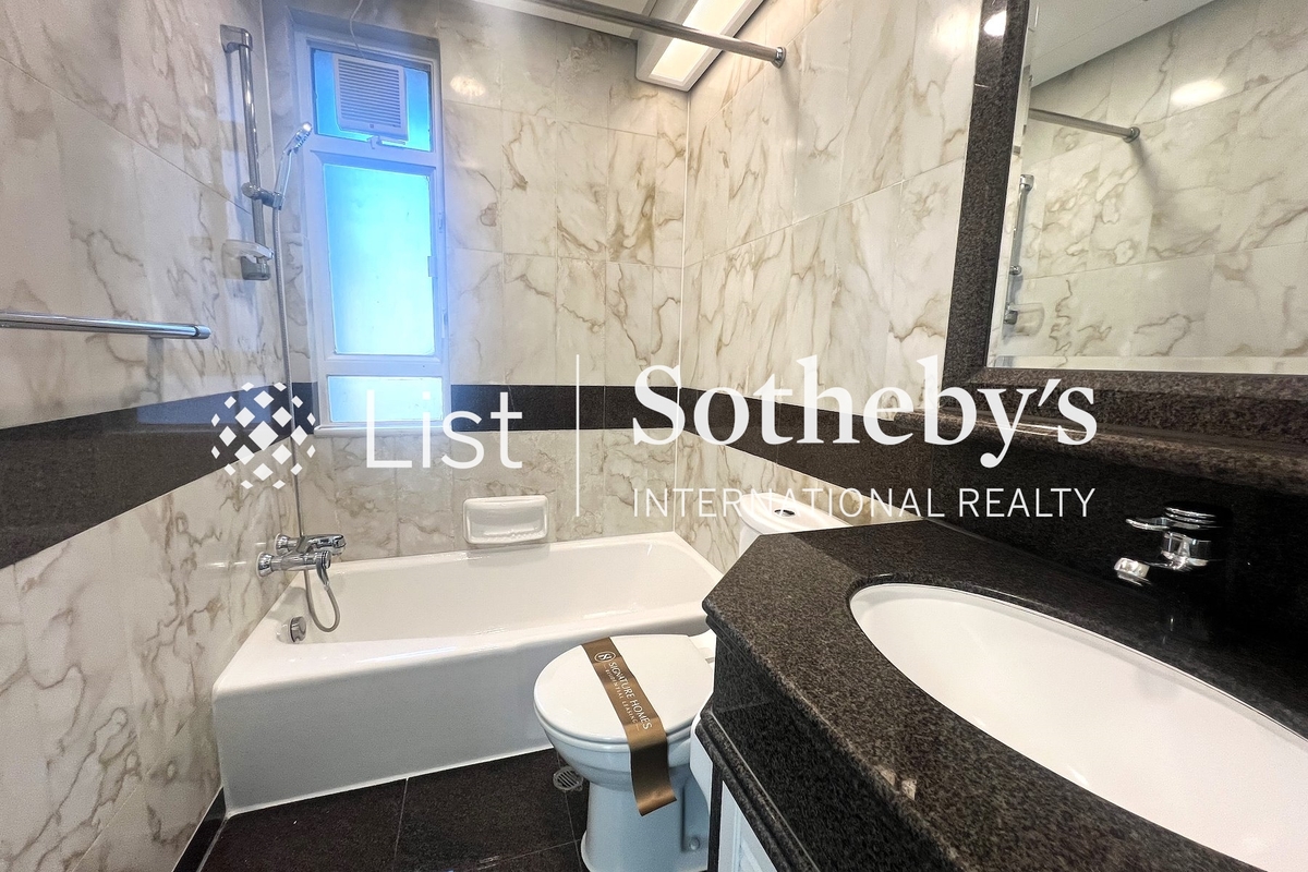 Hillsborough Court 曉峰閣 | Guest Bathroom