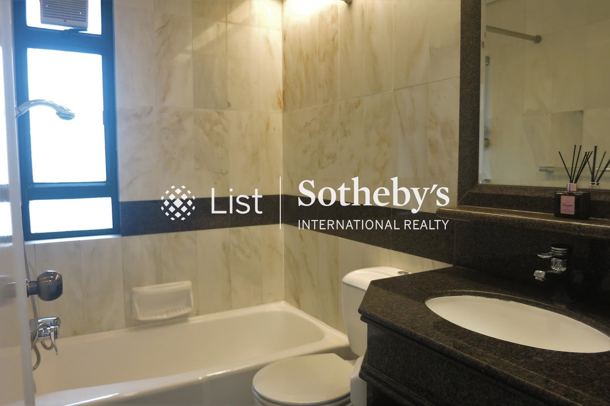 Hillsborough Court 曉峰閣 | Guest Bathroom